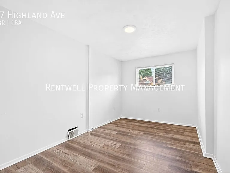 27 Highland Ave — Photo 28