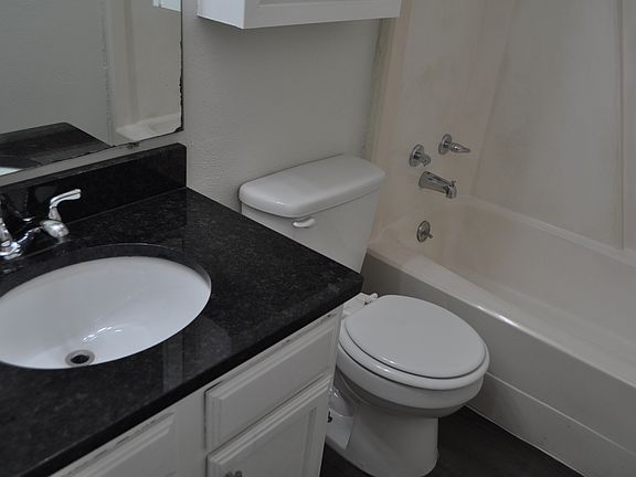 4th image of 423 Cynisca St