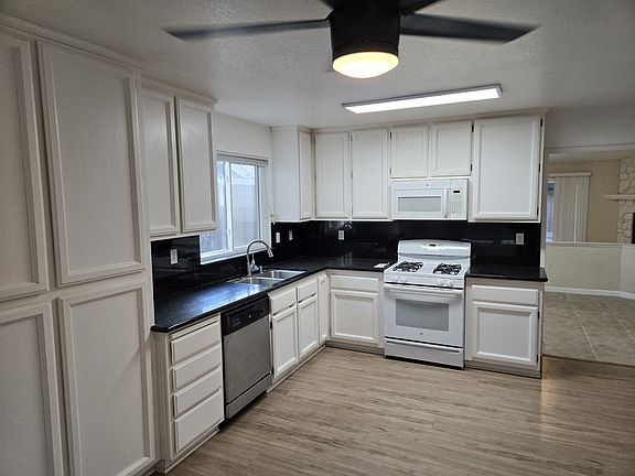 4th image of 8030 Fairlands Way