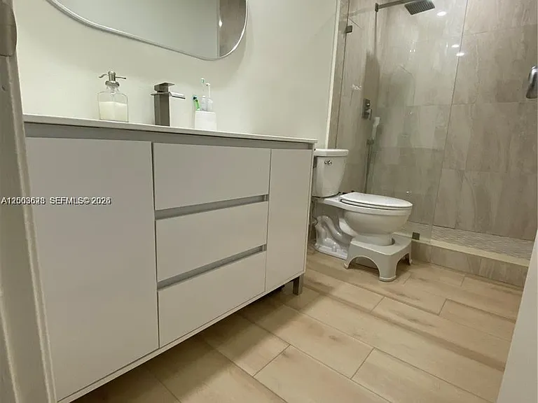 1200 Tallwood Ave #302 — Photo 13