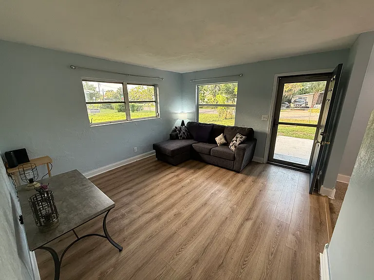 214 Graham St — Photo 14