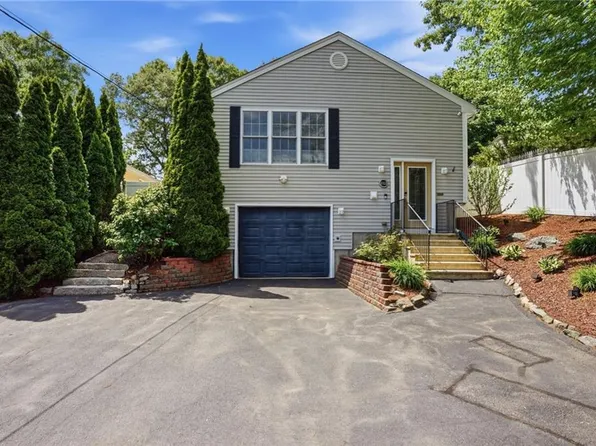 212 Lexington Ave, North Providence, RI 02904