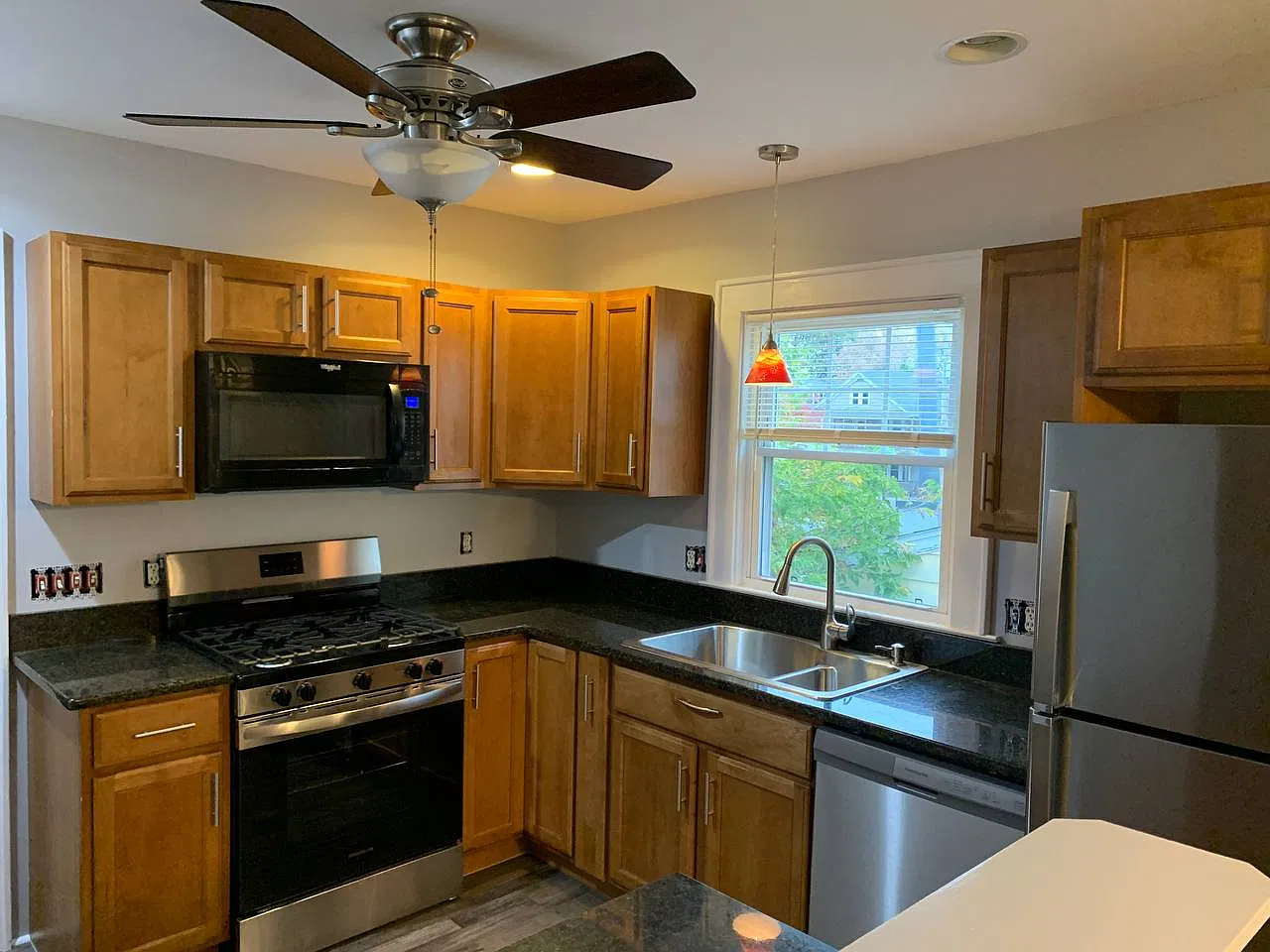 2 bed, 800 sqft, $1,350 — Photo 2