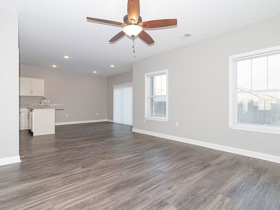 3rd image of 102 Bellbrook Ln