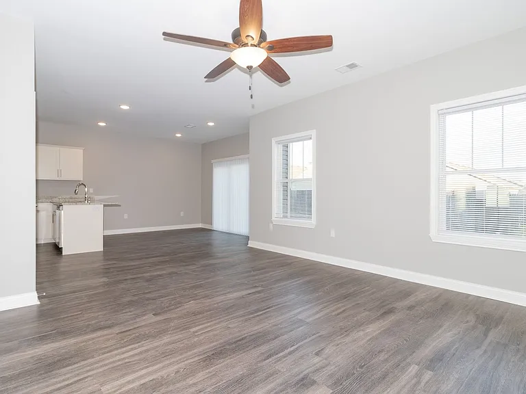 102 Bellbrook Ln — Photo 3
