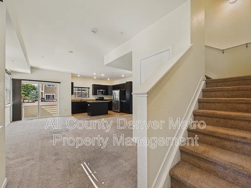2 bed, 2.5 bath, 1955 sqft, $2,235 — Photo 2