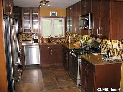3rd image of 101 Sedgwick Dr #1