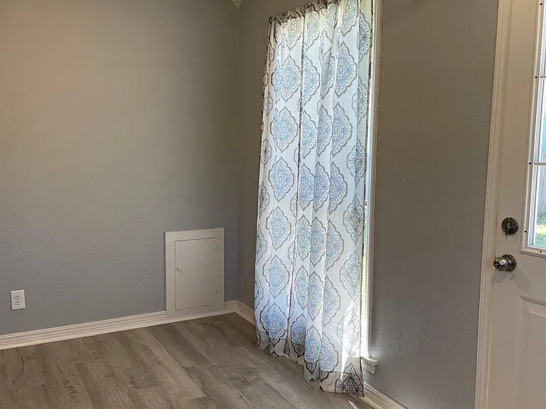 1231 Mary Ellen St — Photo 14