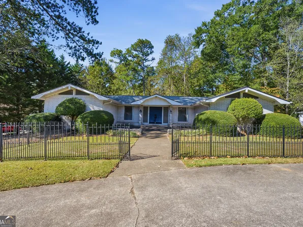9810 La View Cir, Roswell, GA 30075