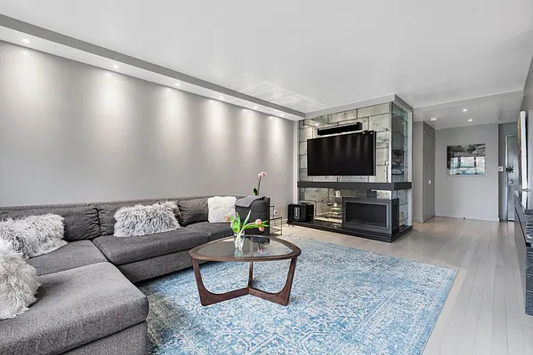 Sold by Compass | media 2