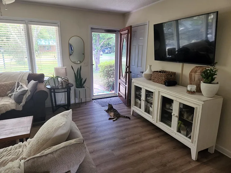 5318 Lawrence Dr — Photo 9