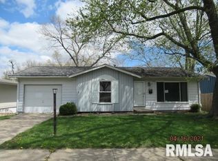 6022 N Devonshire Dr, Peoria, IL 61615