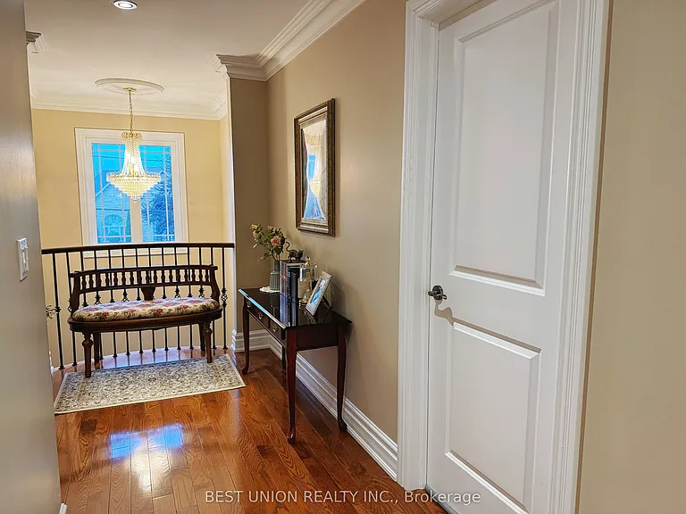 110 Bond Cres #2 — Photo 4