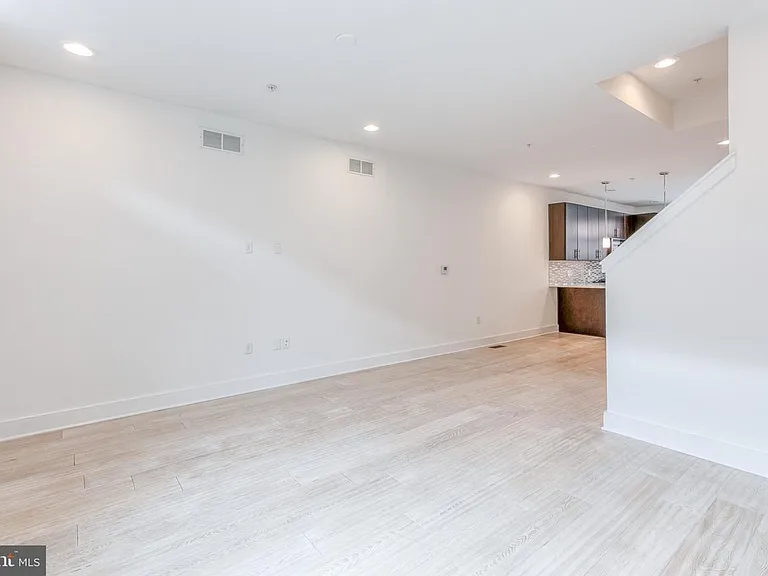 906 N 5th St — Photo 16