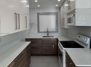 2415 Thomas St, Hollywood, FL 33020