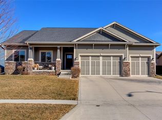 7141 Cody Dr, West Des Moines, IA 50266