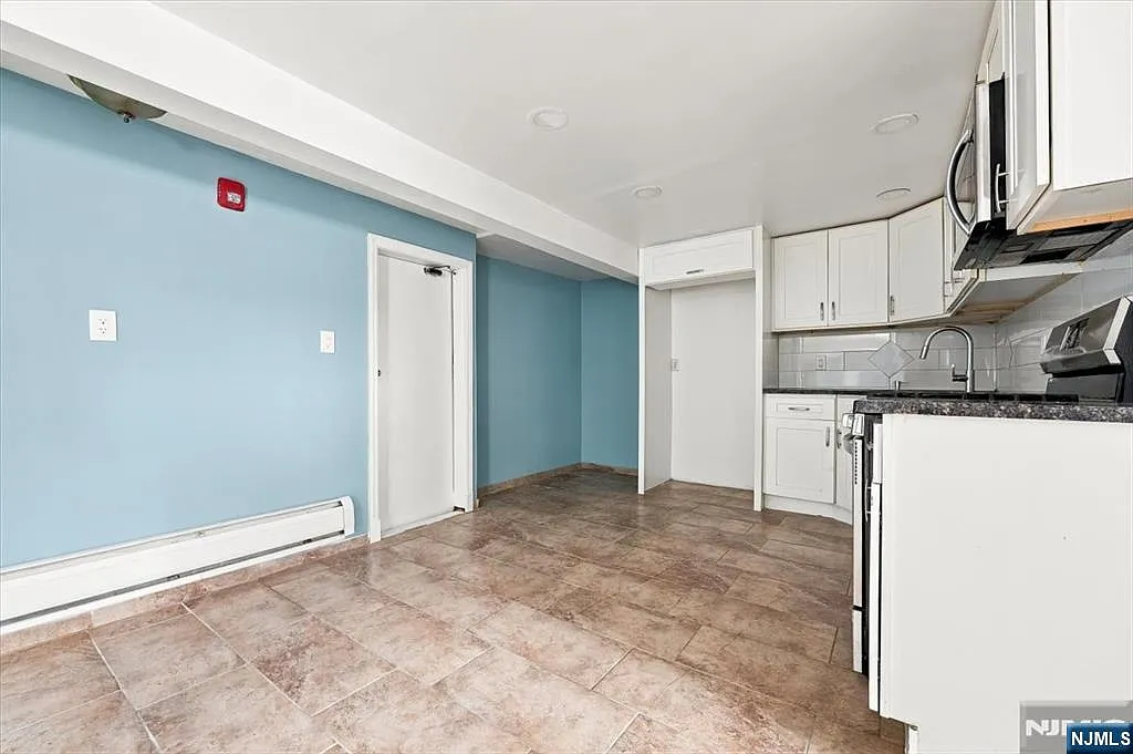 3 bed, 1.0 bath, $2,600 — Photo 3