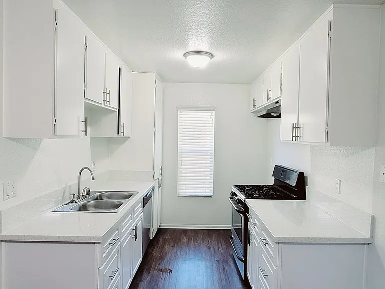 14101 Browning — Photo 11