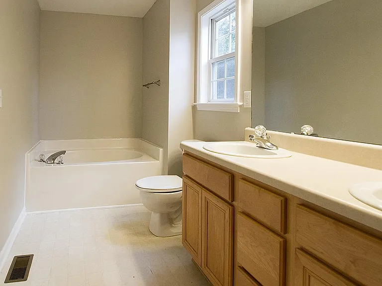 404 Foxbridge Ct — Photo 6
