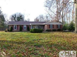 24305 Rougecrest Rd, Southfield, MI 48033