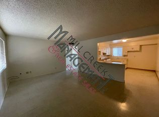 309 W School Ave #17, Visalia, CA 93291