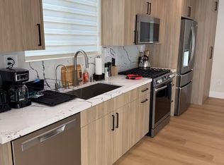 1054 E Grinnell Dr #B, Burbank, CA 91501