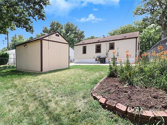 4th image of 5605 Bellefontaine Ave