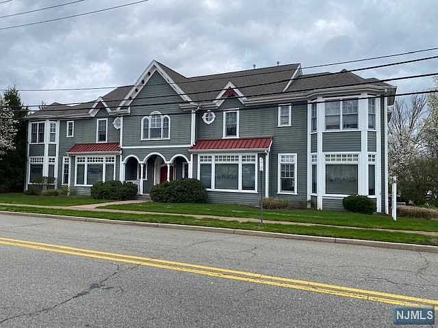 1st image of 391 Clinton Ave