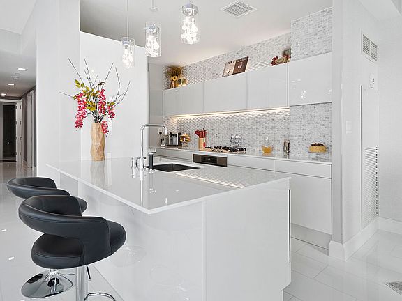 5th image of 70 Little St W Unit 18E