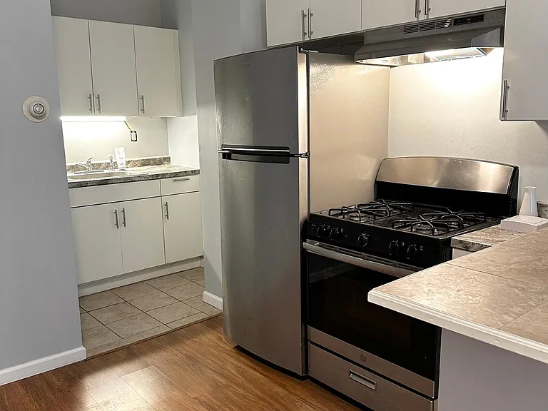 116 Garside St #1F — Photo 5