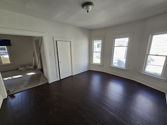 4th image of 2624 W Broadway Ave