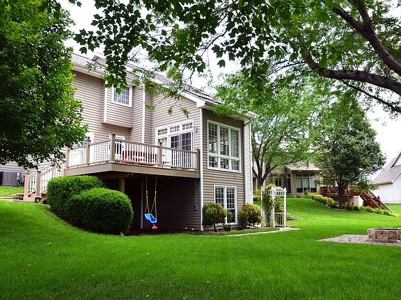 2nd image of 914 Killarney Dr