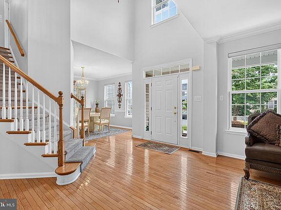 3rd image of 16 Amesbury Rd