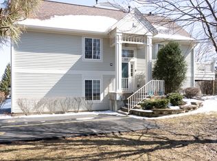 10 New Haven Dr, Cary, IL 60013