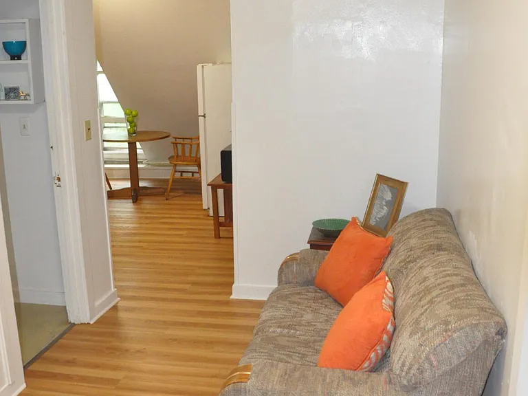 116 Ferris Pl — Photo 2