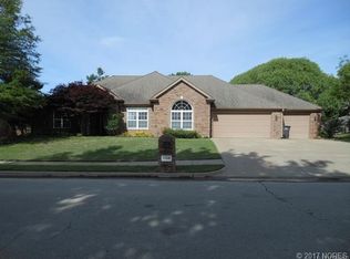 2709 Roanoke Ridge Rd, Bartlesville, OK 74006