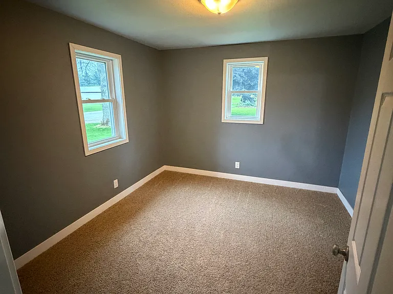 502 E Hancock St — Photo 2