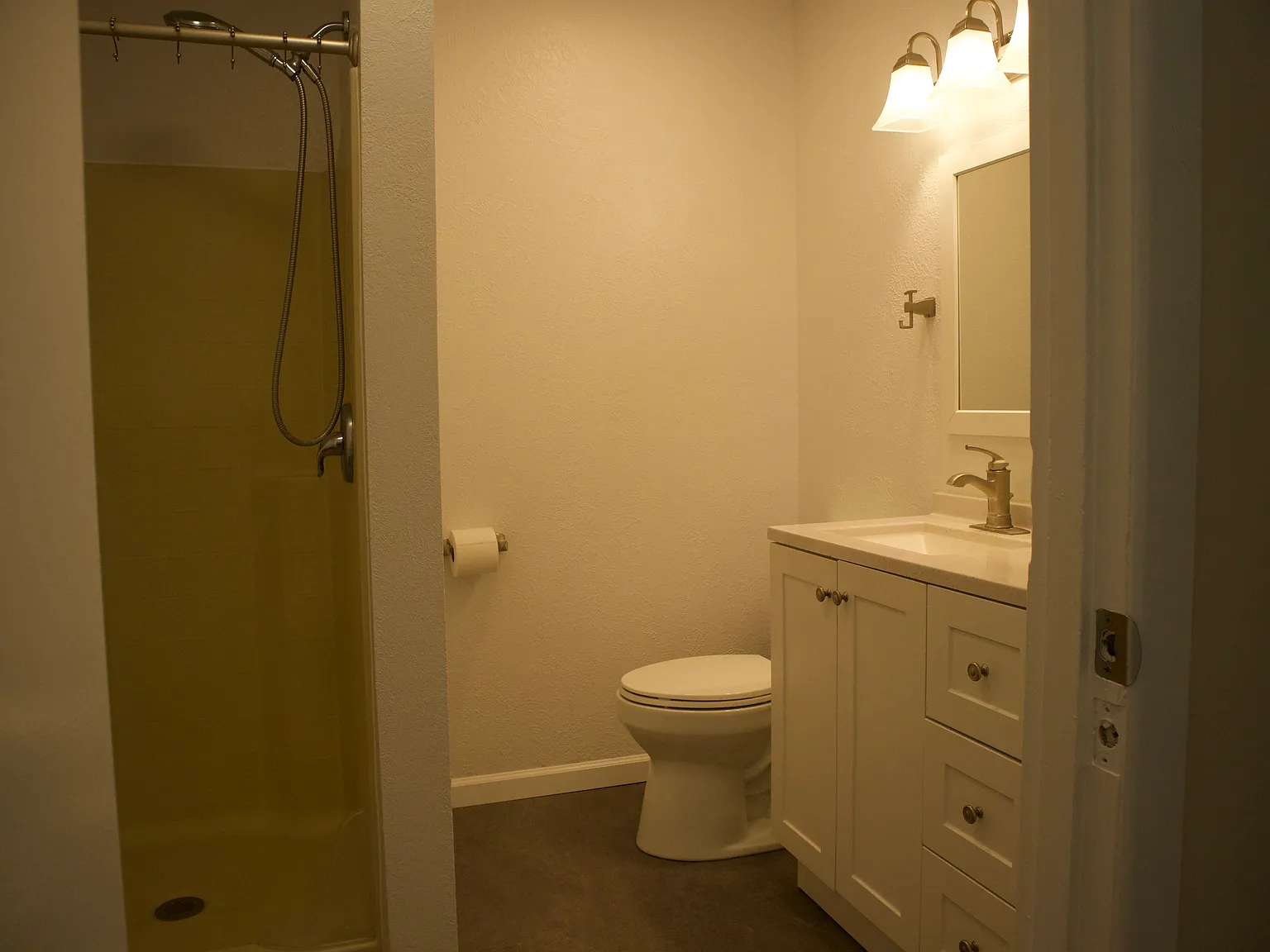 5 bed, 1951 sqft, $2,250 — Photo 4