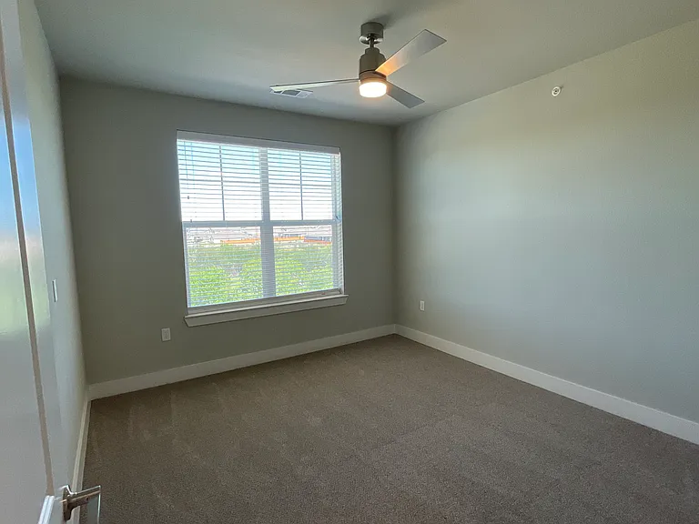 Rollingwood Dr — Photo 23