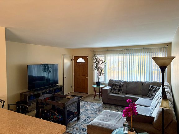 5th image of 409 Holly Rd