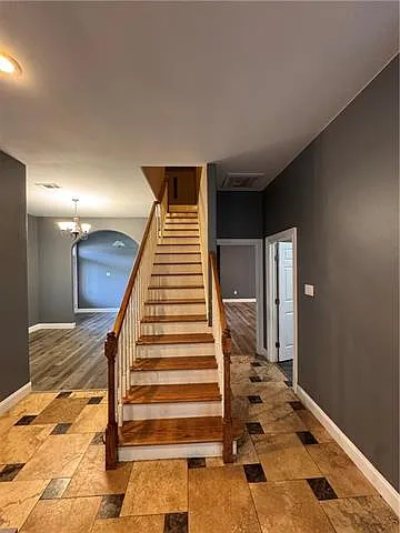 220 Surrey Dr — Photo 6