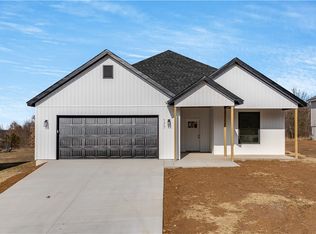 177 Mae St, Huntsville, AR 72740