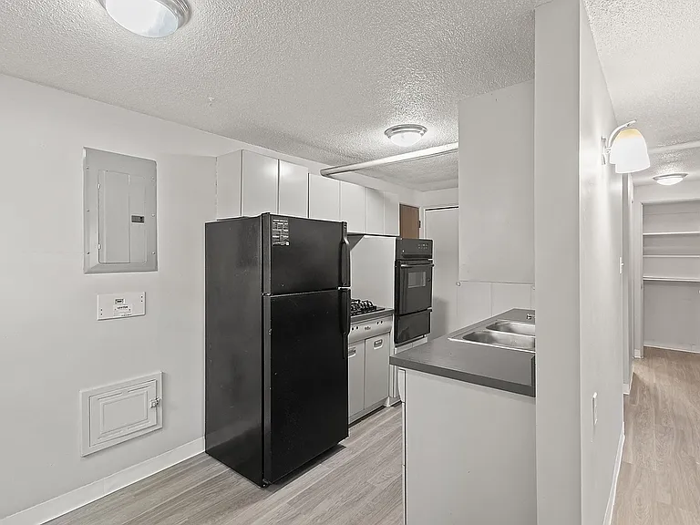 Kent Apartments — Photo 66