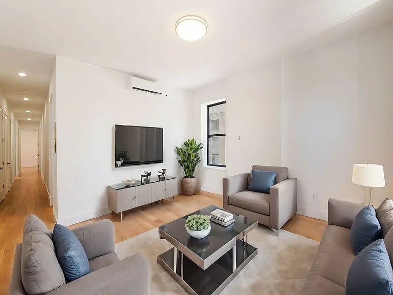 2500 Amsterdam Ave #3 — Photo 4