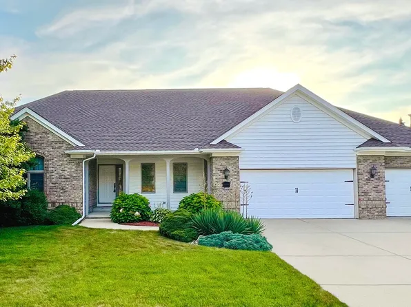 2208 Foxtail Rd, Bloomington, IL 61704