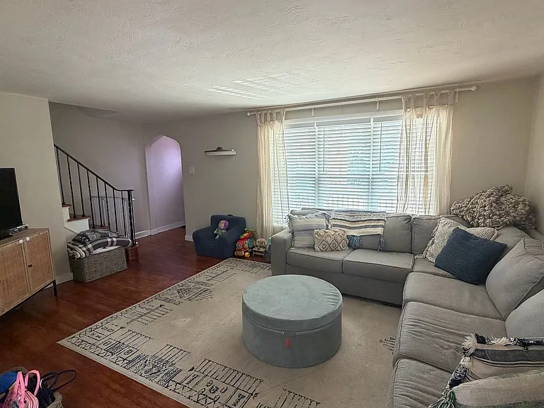 526 Bellaire Ave — Photo 10