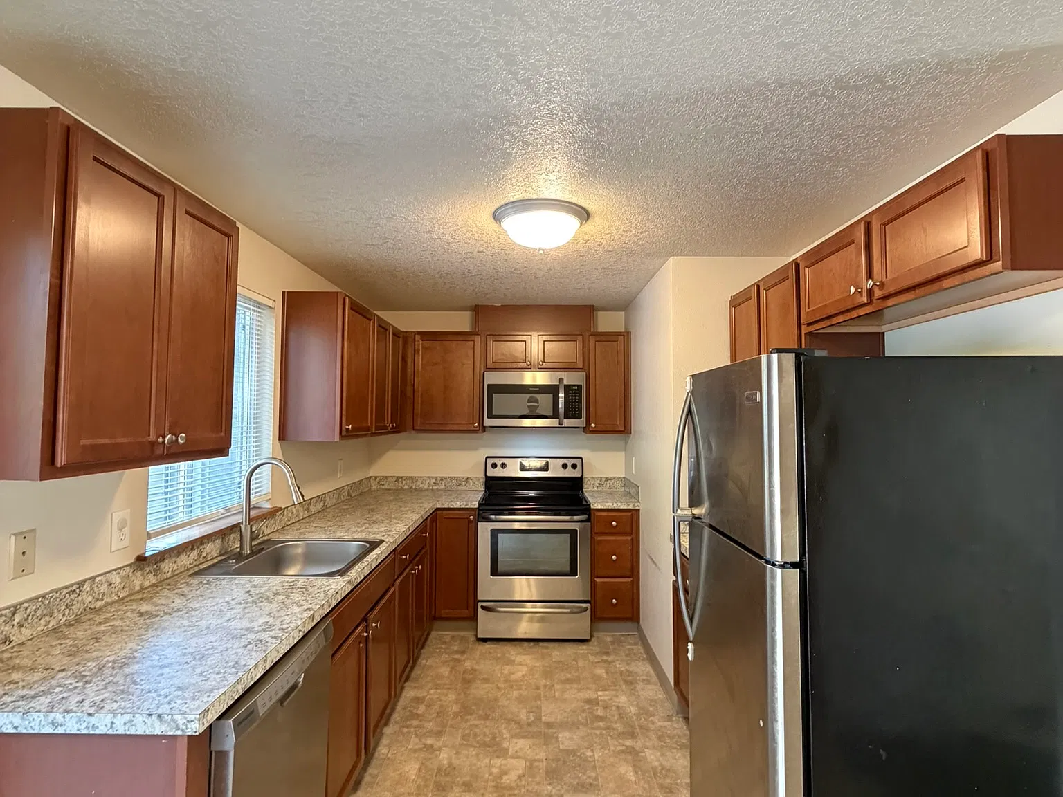 2 bed, 1.5 bath, 1040 sqft, $1,550 — Photo 4