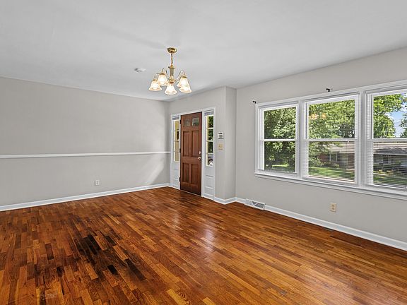 5th image of 111 Pinehurst Dr