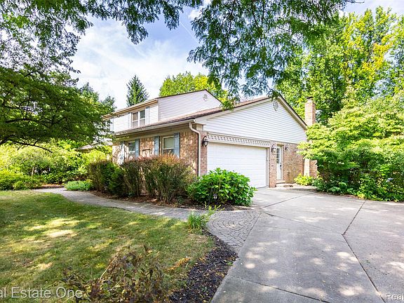 3rd image of 6011 Walker Dr