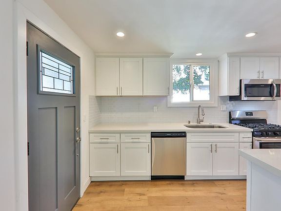 5th image of 2226 N Buena Vista St #1/2
